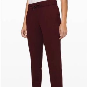 Lululemon On the fly 7/8 pants 25 inch, size 6